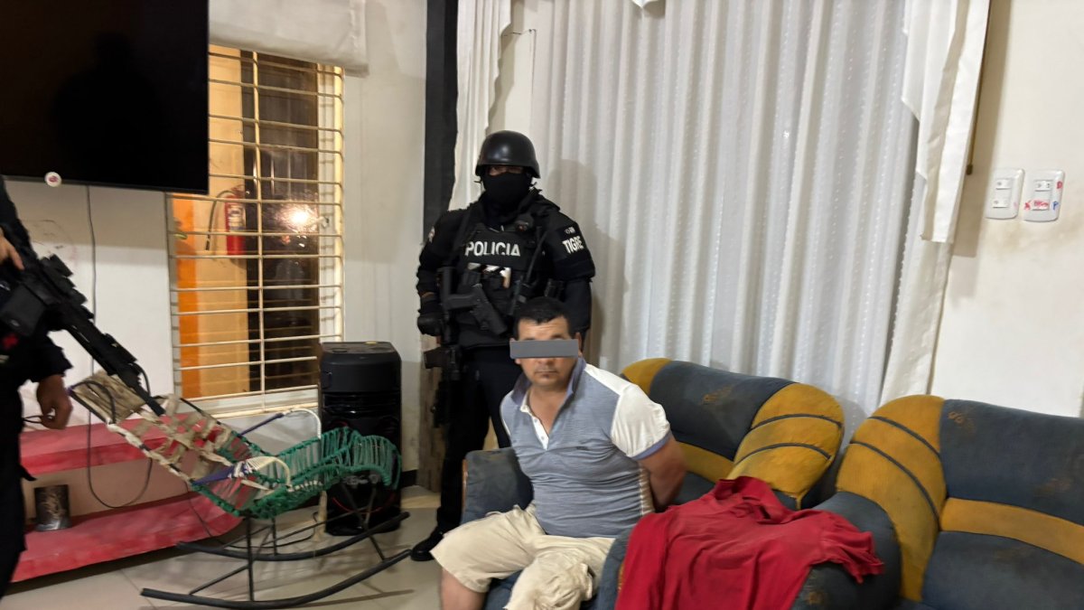 Policías detuvieron a varias personas durante un operativo en varias provincias.