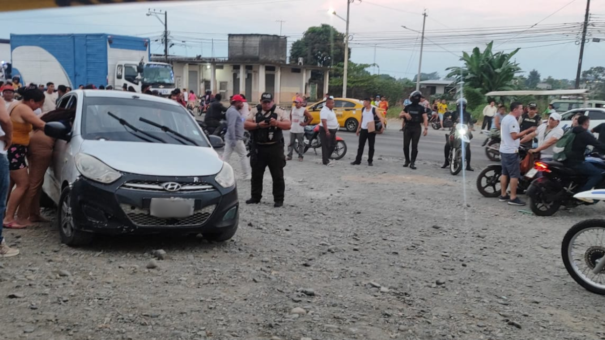Los afectados estaban a bordo de este vehículo cuando fueron atacados.