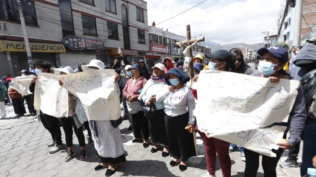 Personas piden a la Policía y el Gobierno Nacional la liberación de sus familiares.