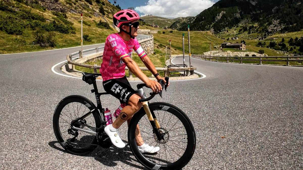 Richard Carapaz está listo para dar pelea por el triunfo en Il Lombardía.