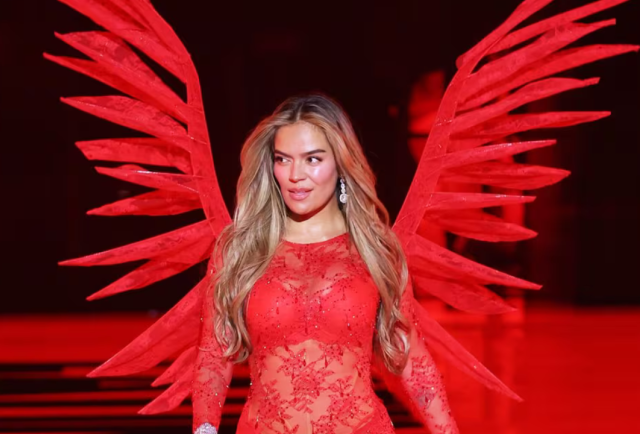 Karol G se robó el protagonismo del Victoria’s Secret Fashion Show 2025