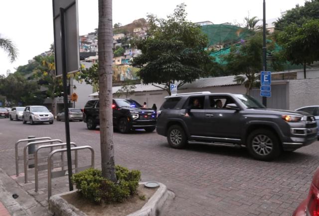 Cierre de Puerto Santa Ana por visita de Isabel Noboa generó caos y rumores de bomba