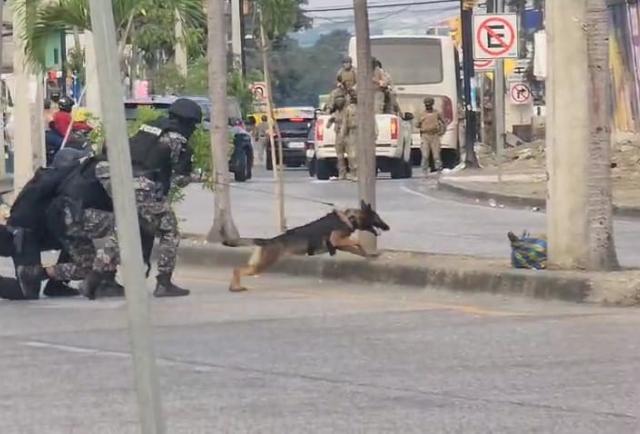 Policía verifica supuesto carro bomba en el norte de Guayaquil este 17 de octubre