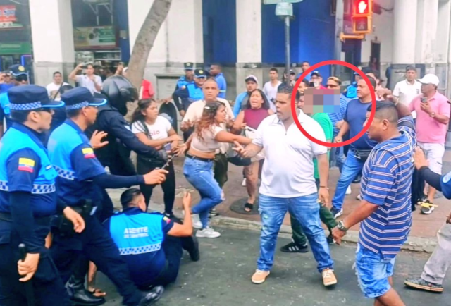 Guayaquil: Enfrentamiento entre metropolitanos y vendedores deja menor de edad herido