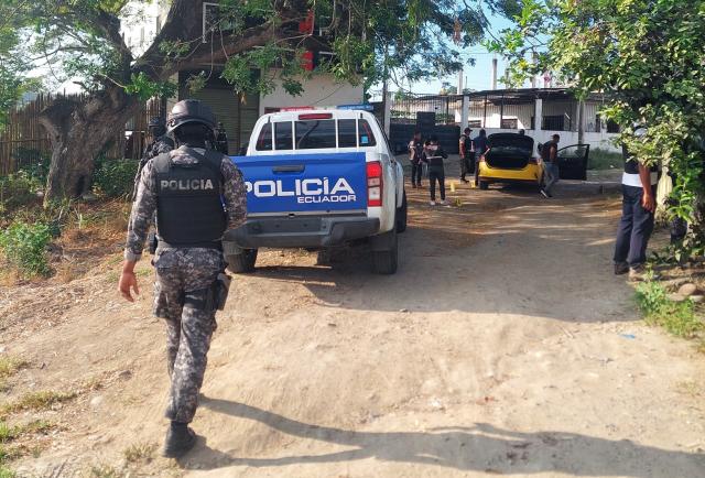 Asesinan a balazos a conductor de taxi en Esmeraldas; copiloto logró huir herido