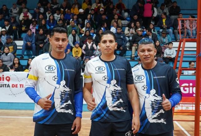 Robert vuelve a mostrar su poder en la temporada del ecuavóley