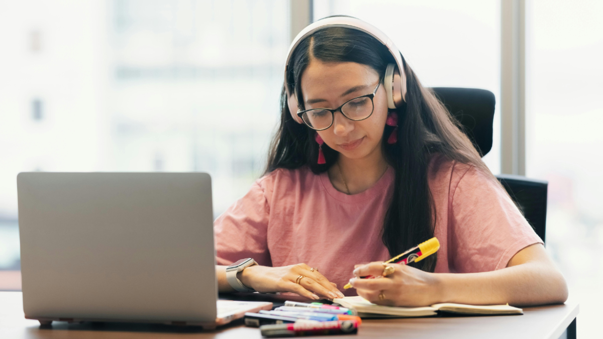 Becas Impulso Ecuador 2025: mujeres están sujetas a beneficio del Gobierno.