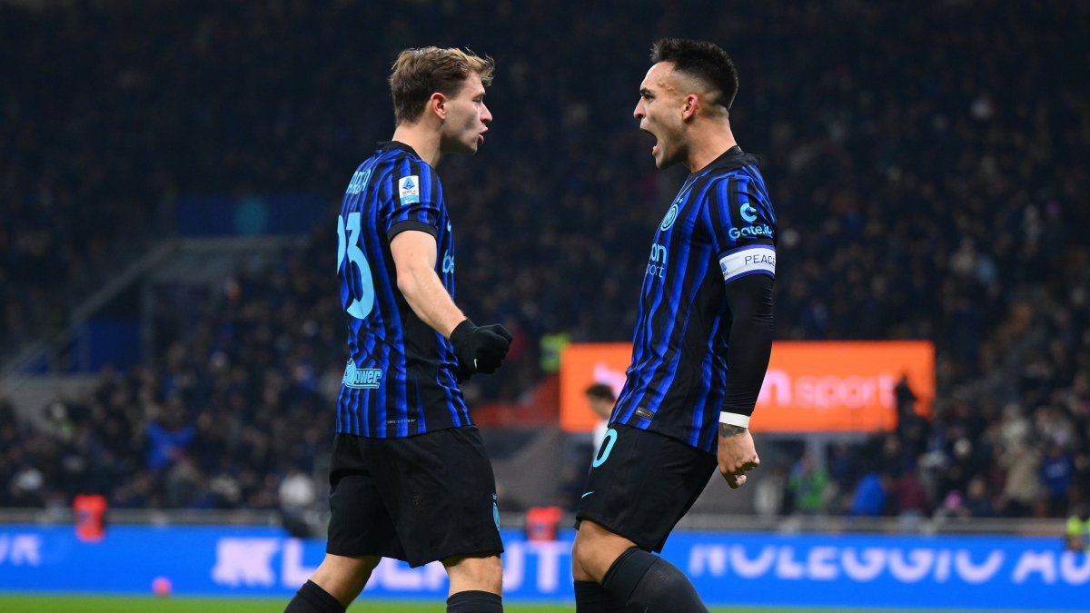 Lautaro Martínez (d) lidera el ataque nerazzurri en Milán.