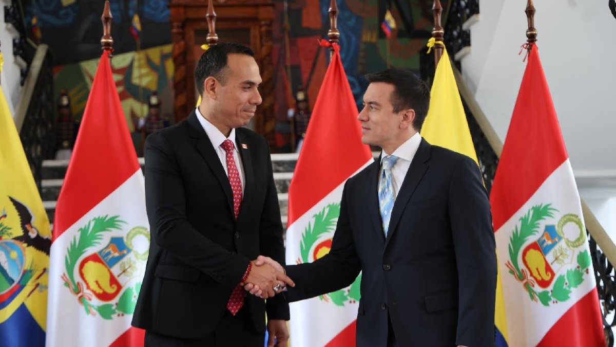 José Jerí, Presidente de Perú y Daniel Noboa, Presidente de Ecuador, reunidos en Quito.