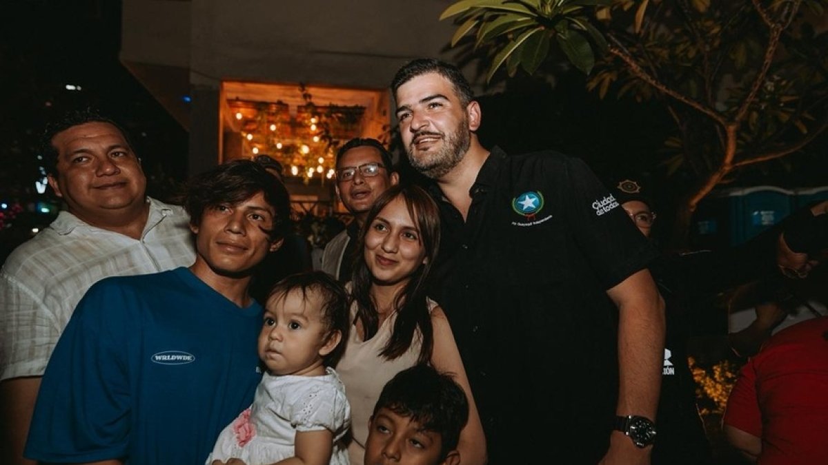 Luces, música y personajes navideños marcaron el inicio de “Cae a Panamá Nocturno”, que devuelve la magia y la vida nocturna a la calle Panamá.