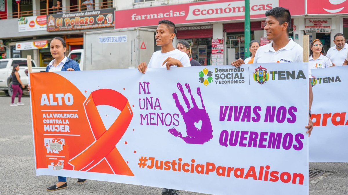 Los allegados y familiares ayudan a los progenitores de Alison con actividades sociales para el platón que se hará en Quero este viernes 19 de diciembre del 2025.