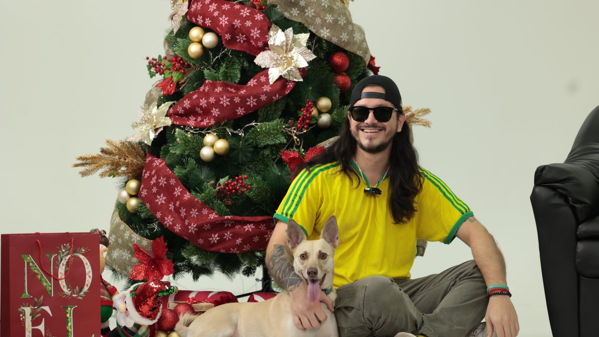 Logan y su perrita rescatada Eli visitaron las instalaciones de Diario Extra.