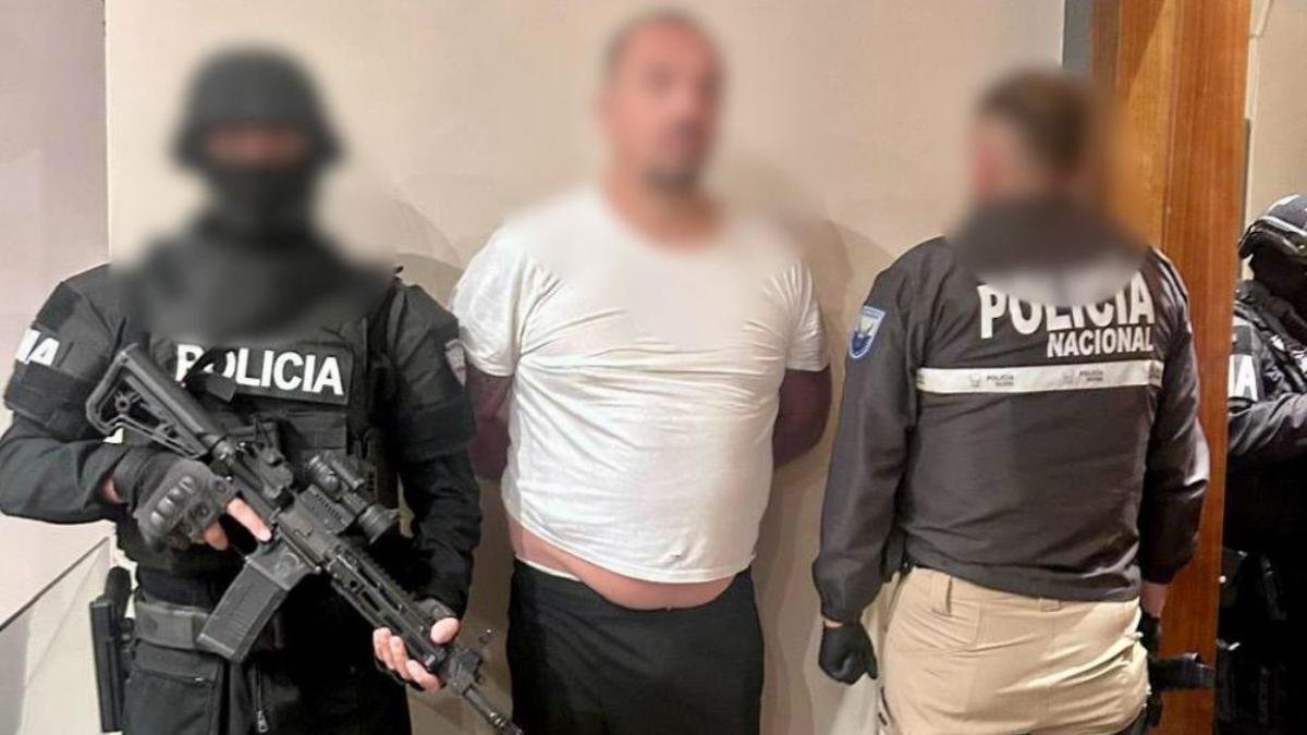 Jezdimir Srdan realizó una seña con las manos en plena pantalla grande.