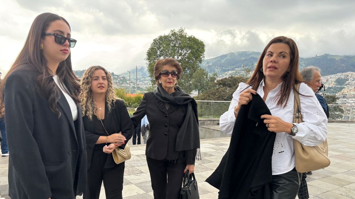 Familiares del expresidente Rodrigo Borja llegaron al centro cultural Itchimbía.