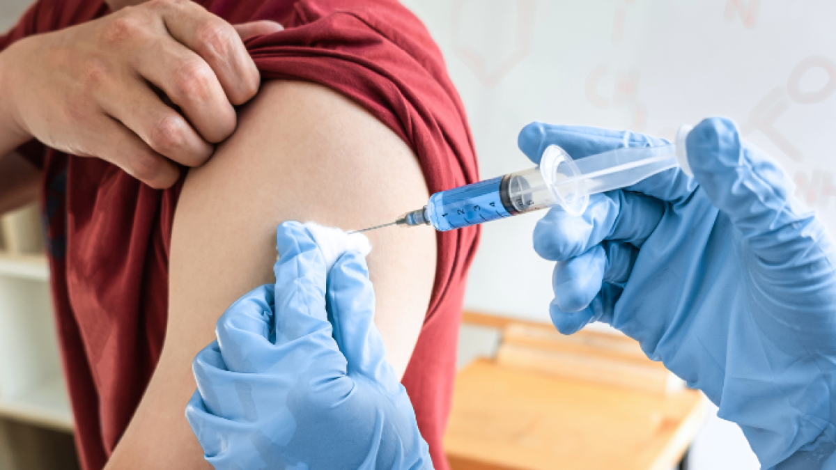 Se inicia plan de vacunación contra la influenza A H3N2 en Ecuador.