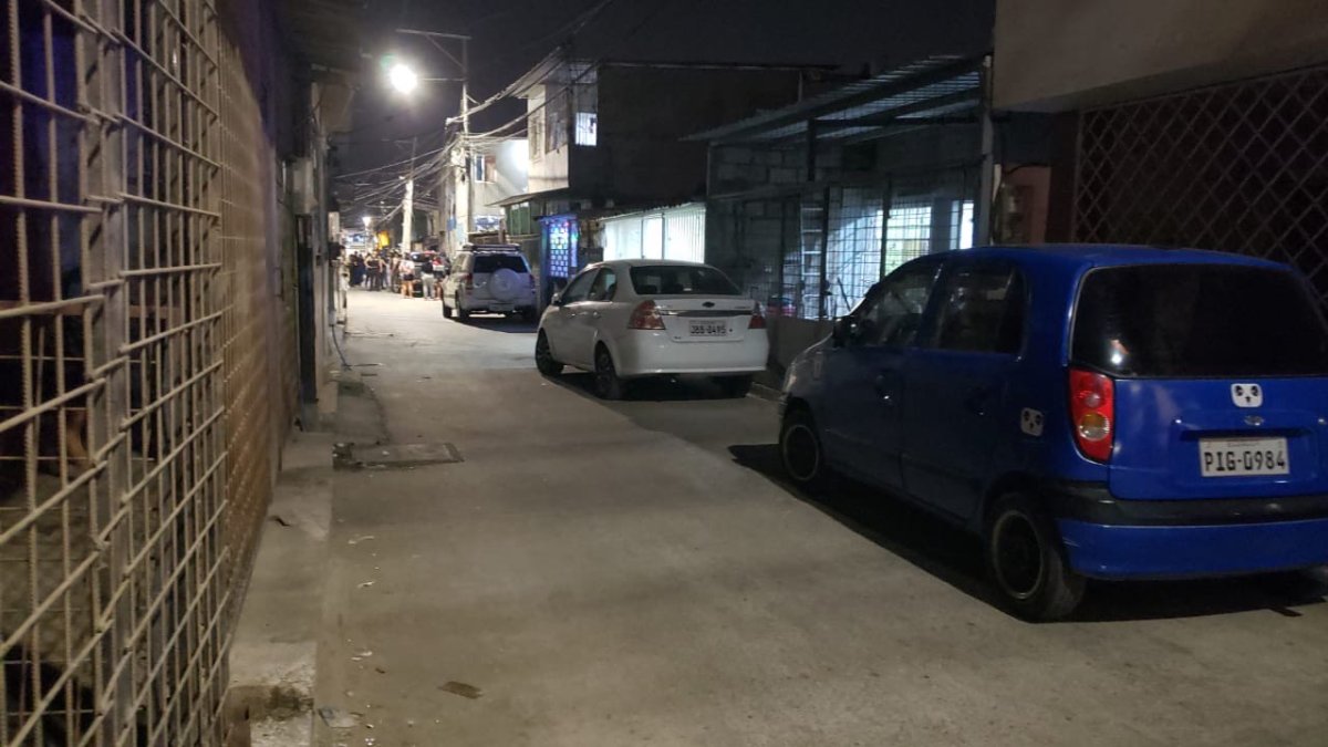 La violencia apagó una vida en un callejón del barrio La Pradera, en Manta, provincia de Manabí.