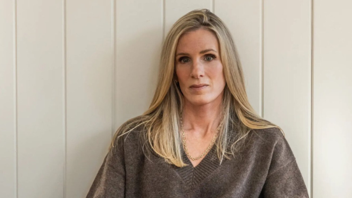 Kristin Cabot habló del efecto viral tras aparecer en una kiss cam de un concierto de Coldplay.