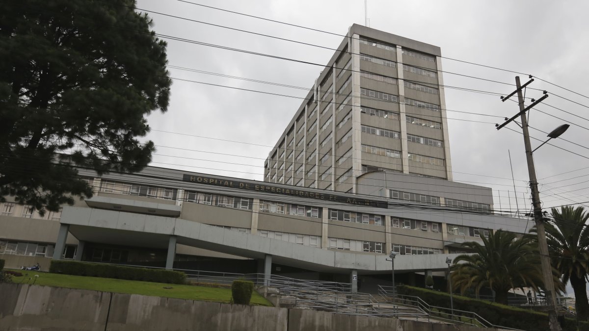 La víctima se recupera en el hospital militar.