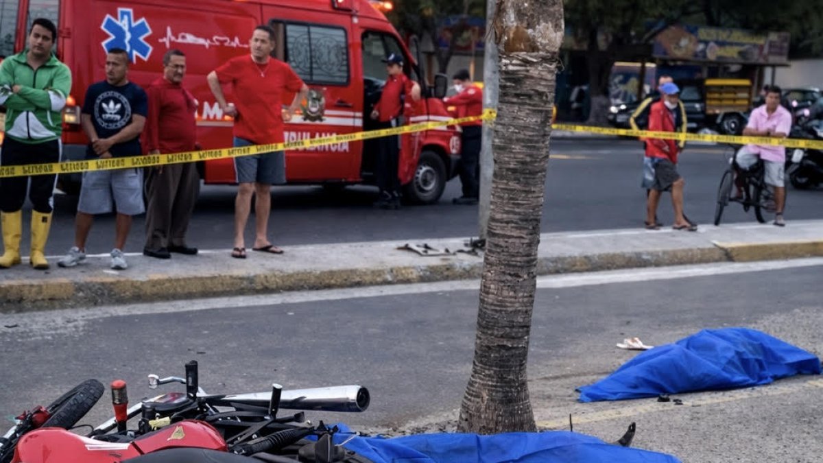 Un trágico accidente de tránsito apagó la vida de una pareja. La vía Puerto - Aeropuertp, fue escenario de la desgracia navideña