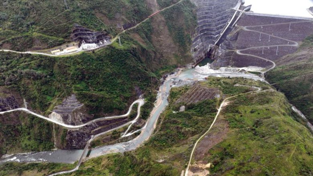 La caída de niveles en Mazar preocupa por su impacto en la generación eléctrica.