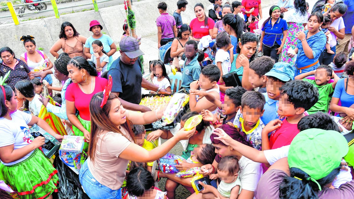 El grupo de padres de Nueva Esperanza les regaló una Navidad distinta a los menores, como parte de otra iniciativa comunitaria.