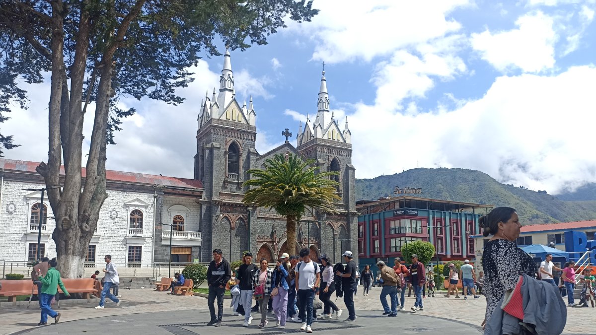 Hoteles y hostales de Baños de Agua Santa registran ocupación total durante el cierre del 2025 y los primeros días del 2026.