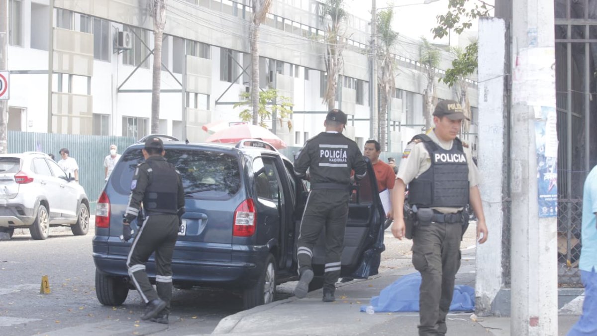 Crimen ocurrió en el exterior del hospital Teodoro Maldonado Carbo.