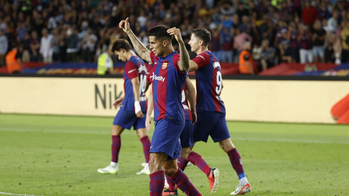 El internacional portugués (c) ya jugó en el Barça durante la temporada 2023-2024