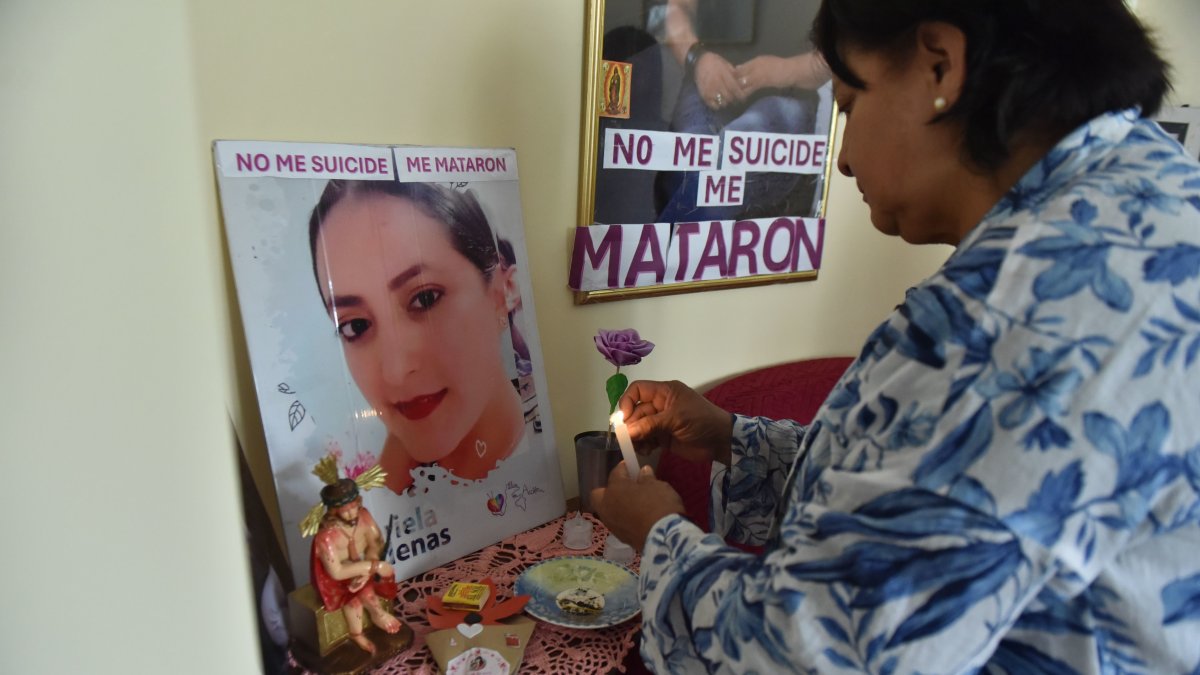 Romelia Castelo levantó un pequeño altar en honor a su hija.