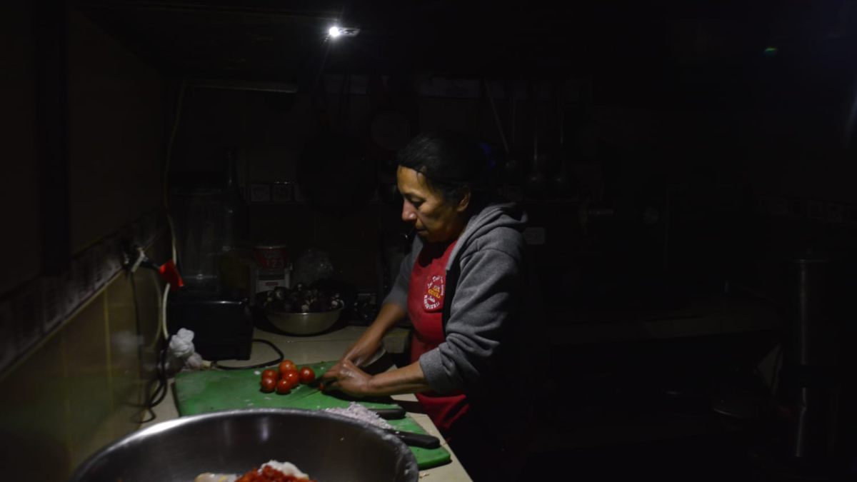 La ministra de Energía, Inés Manzano, aseguró que no habrá apagones en Ecuador en 2026 y destacó nuevas inversiones en generación eléctrica.