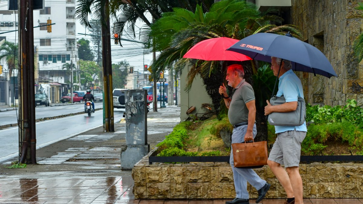 Las primeras precipitaciones sorprendieron a los ciudadanos.