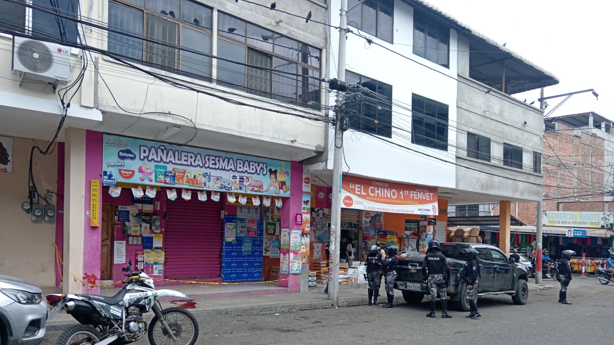 Un hombre fue sorprendido a tiros cerca del Mercado Central de Manta.