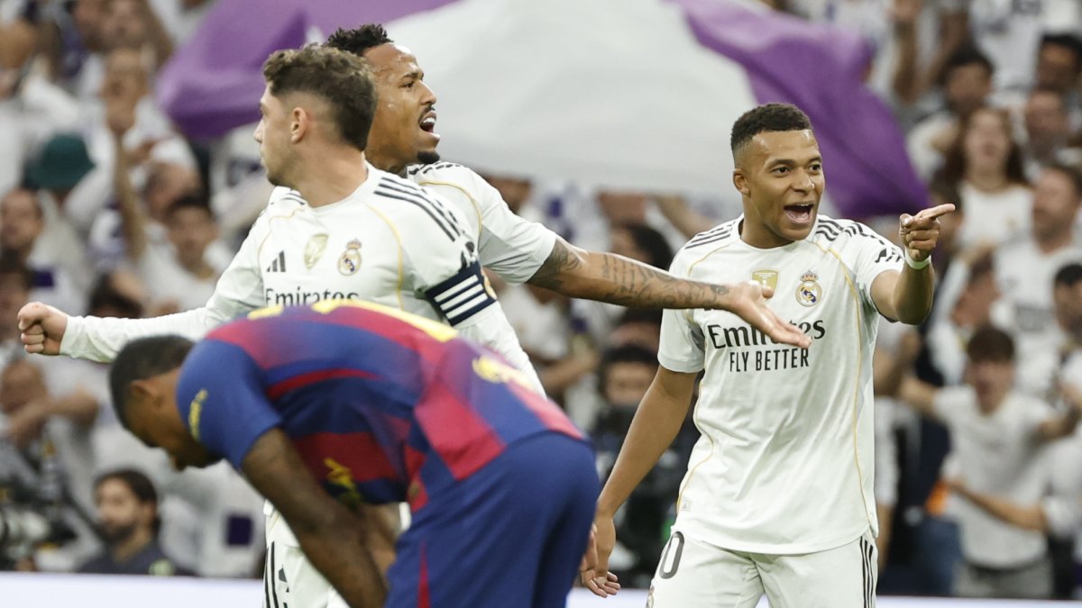FC Barcelona y Real Madrid disputan el título de la Supercopa de España 2026.