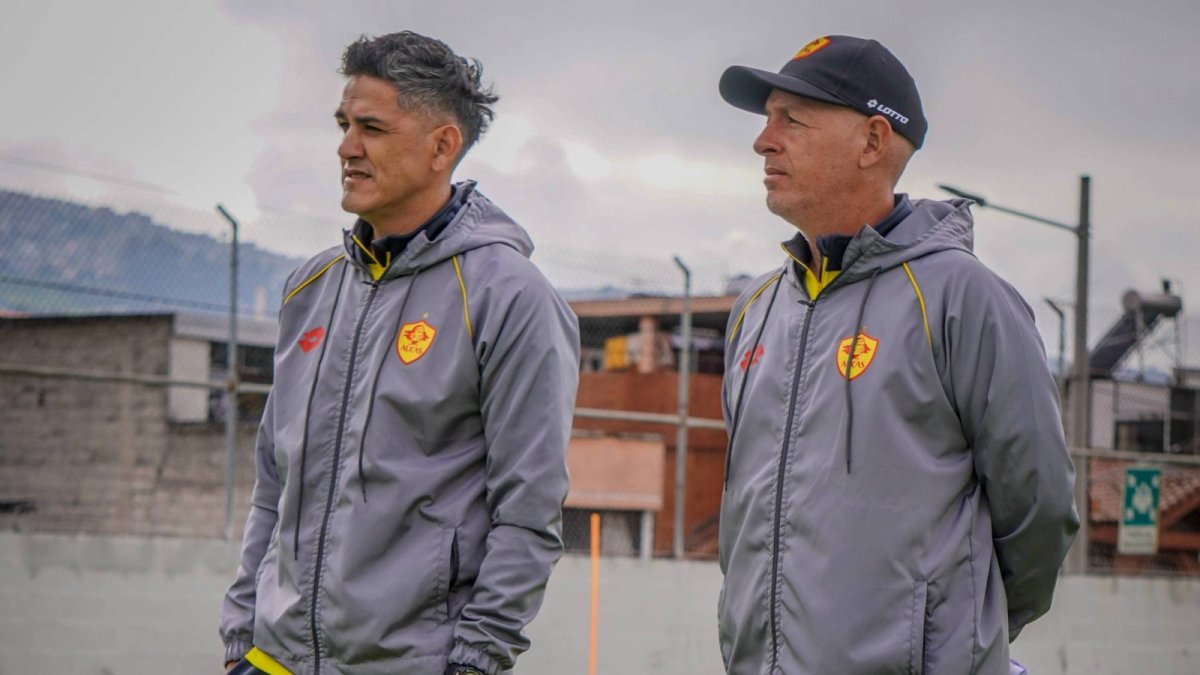 El primer equipo, ajeno a problemas económicos, empezó su trabajo al mando de Norberto Araujo.