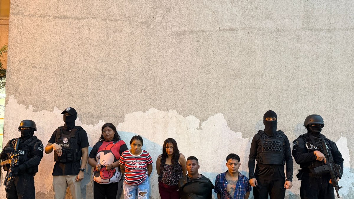 Las personas fueron aprehendidas por la Policía Nacional.