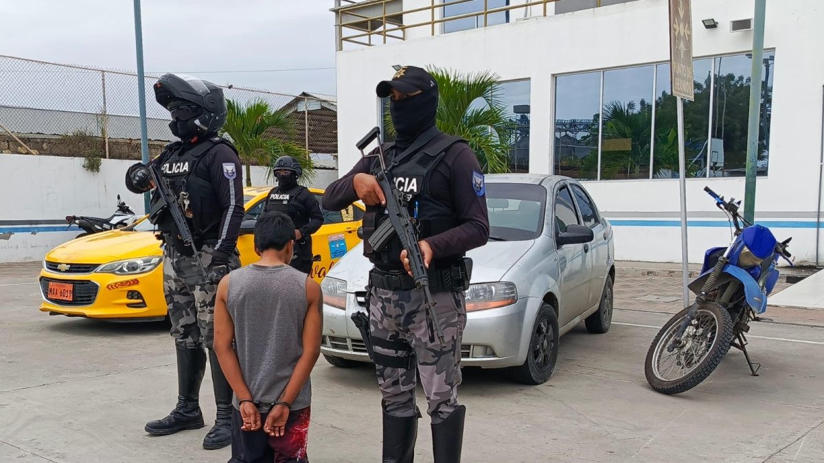El menor de 16 años fue presentado en la UVC de Manta junto a varias evidencias