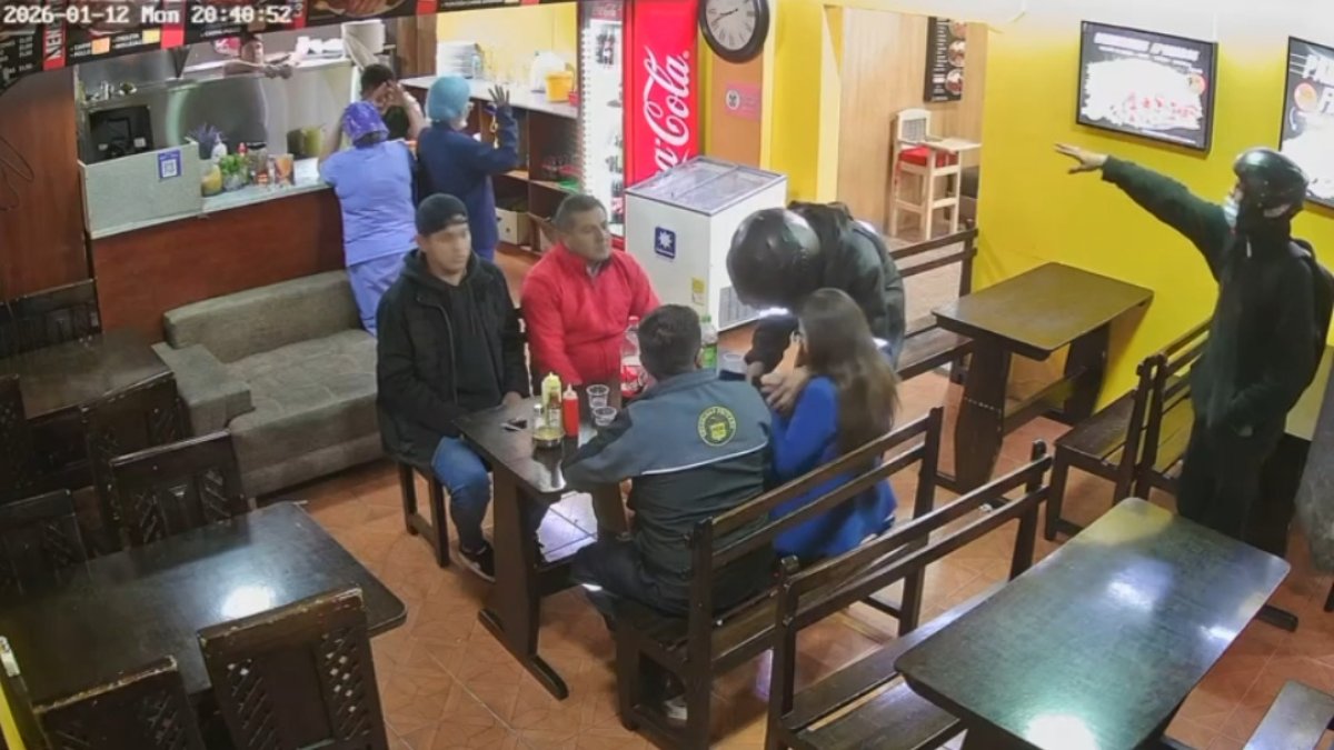 Los sospechosos amedrentaron a sus víctimas con armas de fuego.