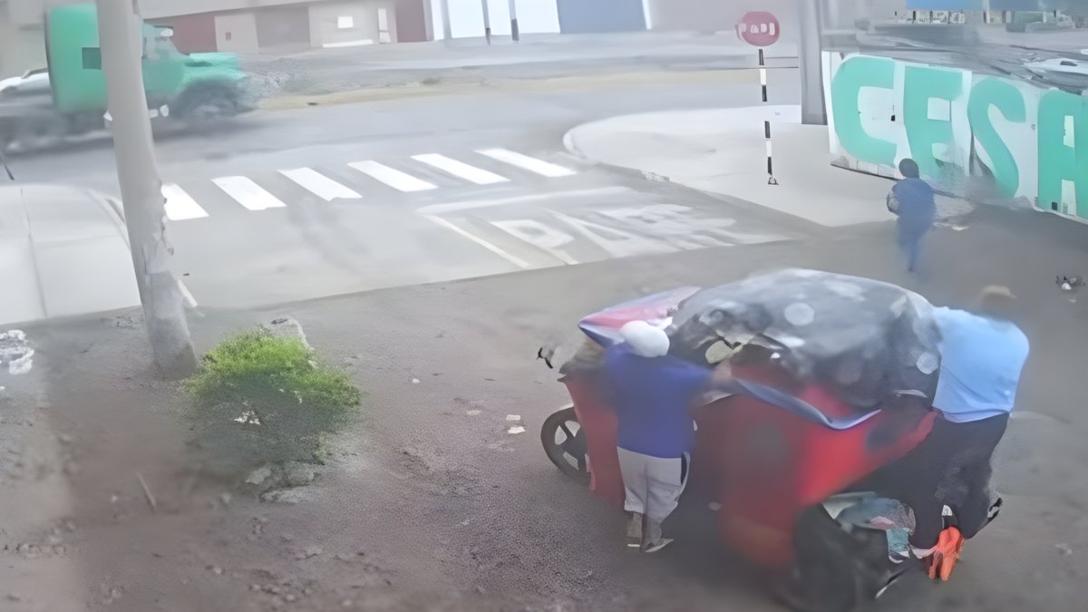 El momento en que la milagreña fue abandonada quedó registrado en cámaras de seguridad.