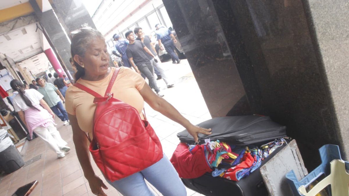 Alba Velásquez es la comerciante que sufrió abuso por parte de metropolitanos.