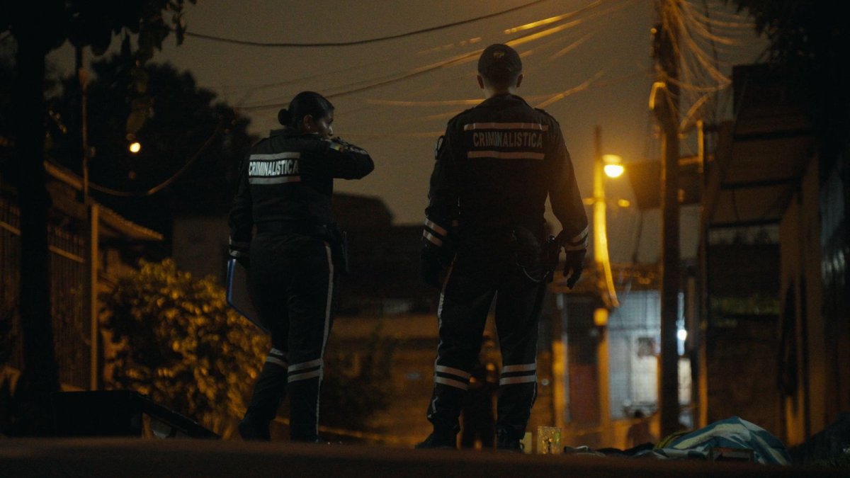 El cadáver de Anthony Quiñónez quedó tendido sobre la acera.