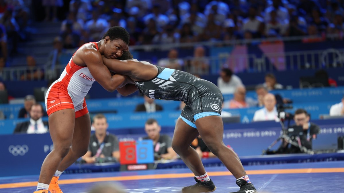 La luchadora ecuatoriana Génesis Reasco (i) es actualmente la número 1 de su división con 45.000 puntos..