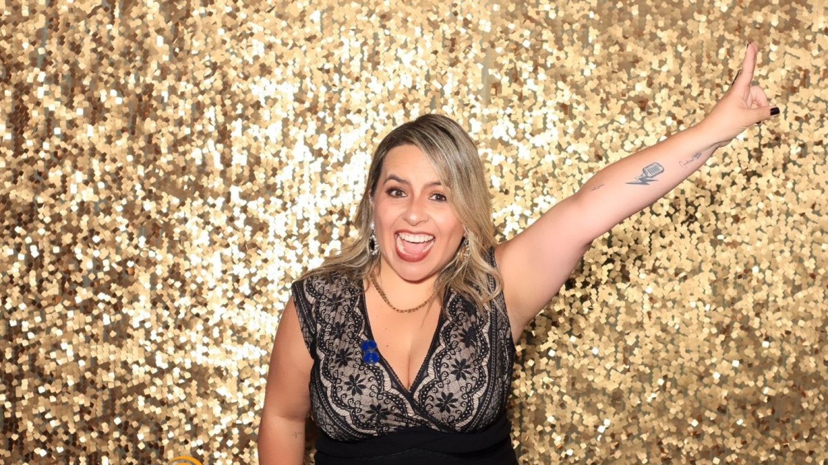 Sol Betancourt lleva más de 25 años en radio y cerca de una década dedicada profesionalmente al trabajo de voz