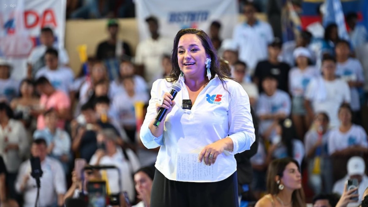 Gabriela Rivadeneira es la nueva líder del movimiento Revolución Ciudadana.