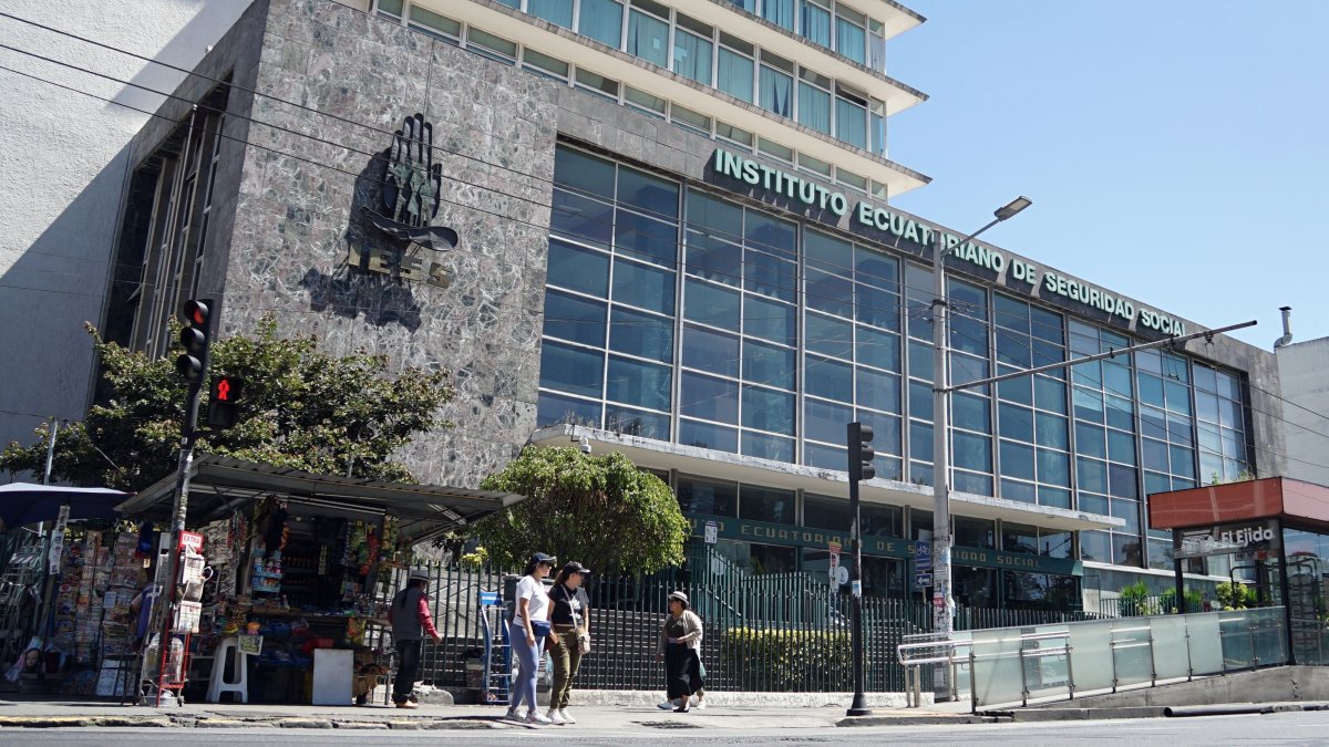 Desde la web institucional se puede ingresar la solicitud, elegir la modalidad de pago e imprimir la proyección.