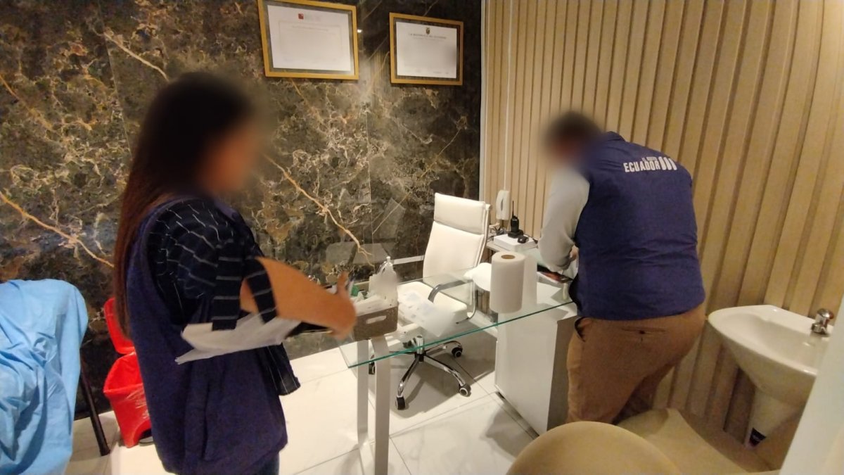 Los funcionarios realizaron una inspección en el lugar.