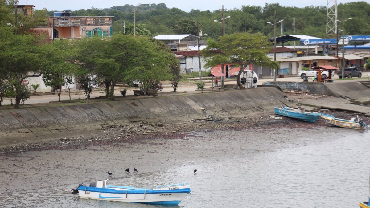 Zona ribereña de El Relleno, en Muisne, donde fue hallado el cuerpo sin vida del estilista Farid Perdomo la madrugada del 1 de enero de 2026.