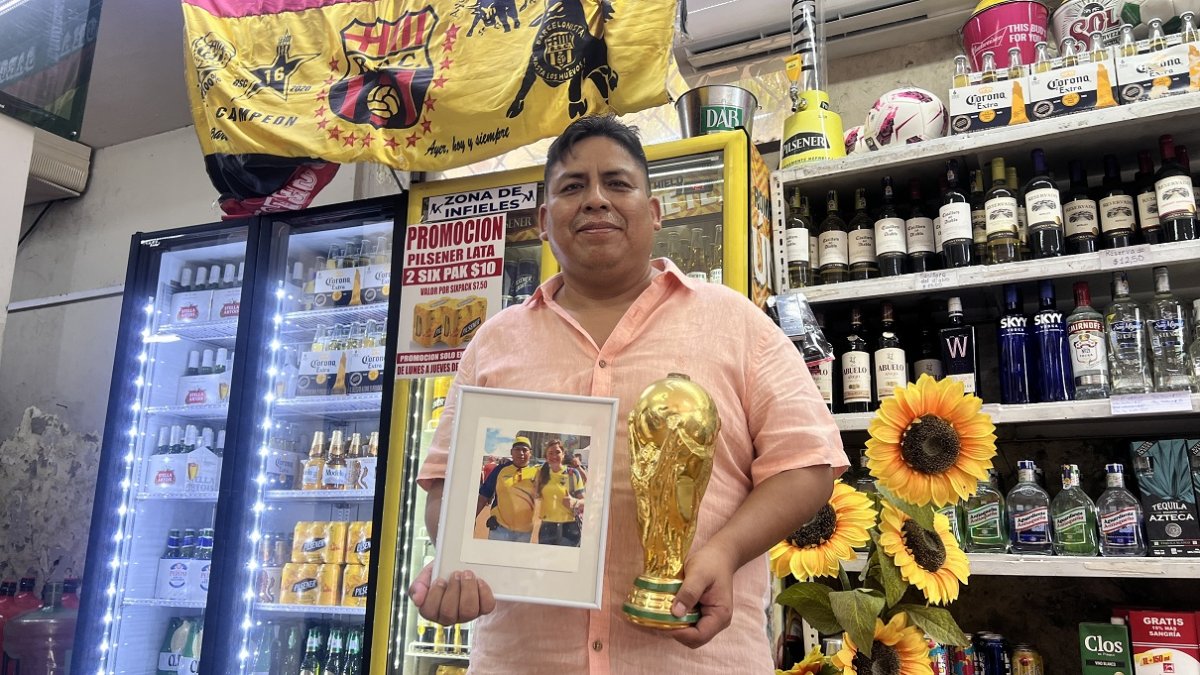 Gabriel Guamán guarda billete por billete desde hace 10 años para alentar a Ecuador en el Mundial 2026 en Estados Unidos.