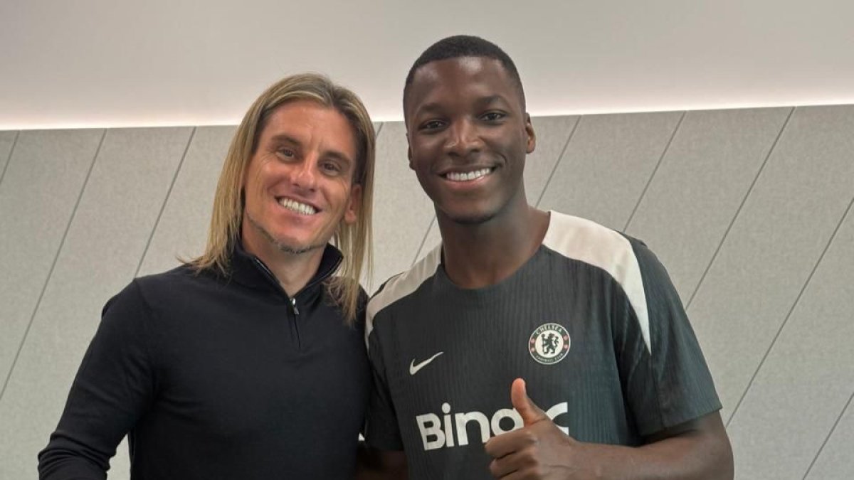 Beccacece y Moi Caicedo compartieron tras la victoria 1-0 del Chelsea ante Pafos por la Champions League.