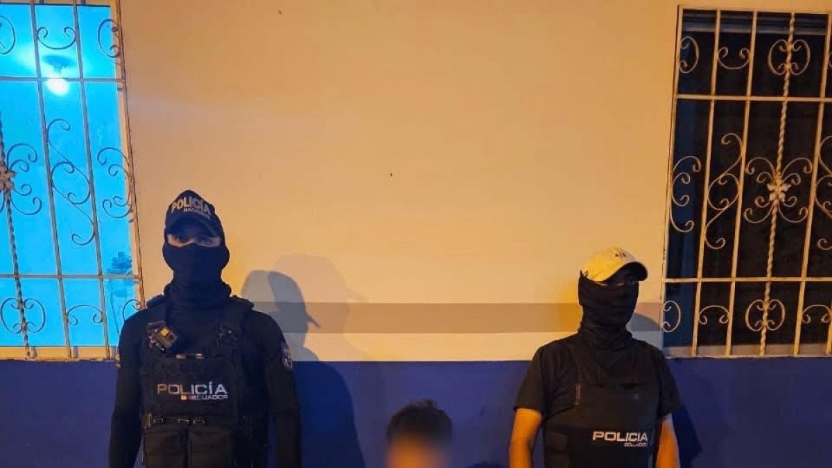 Un hombre fue arrestado por supuestamente tener en privación de libertad a una mujer y maltratar a trs menores