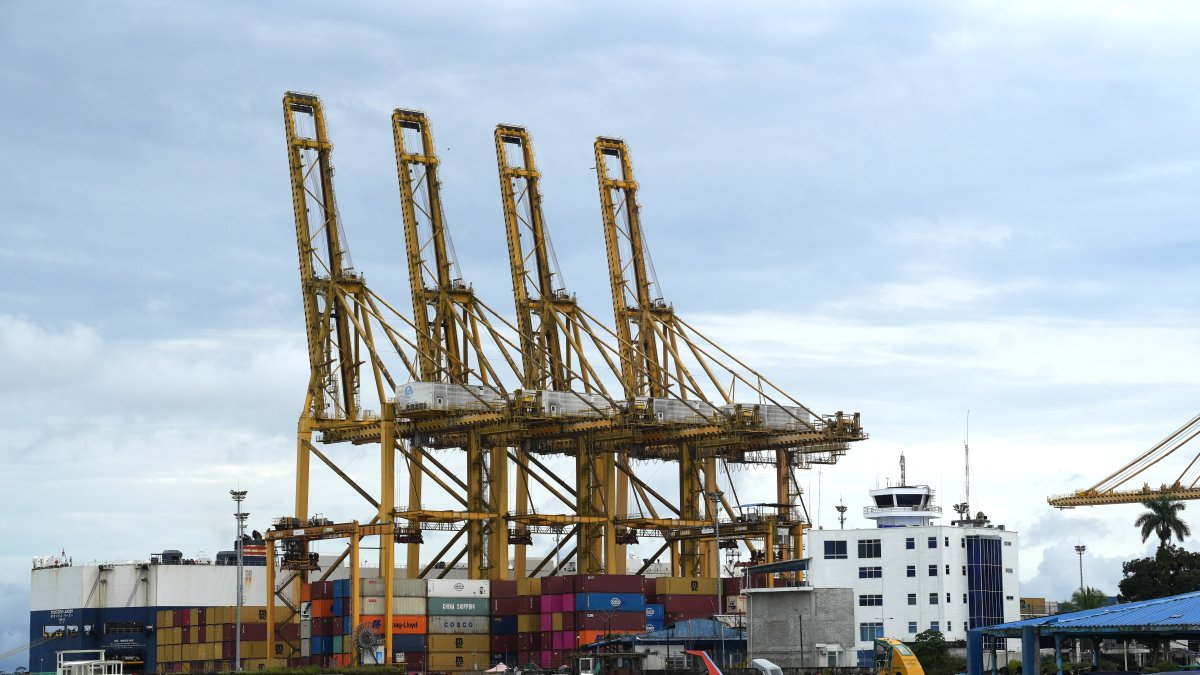 Ecuador asegura autosuficiencia energética pese a la suspensión de importación de energía desde Colombia.